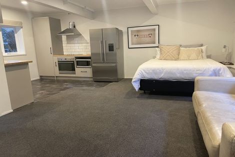 Photo of property in 35 Hollywood Avenue, Titirangi, Auckland, 0604