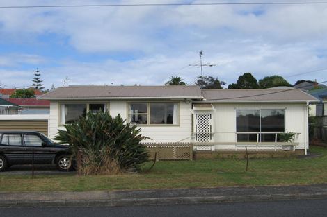 Photo of property in 2 Barron Drive, Green Bay, Auckland, 0604