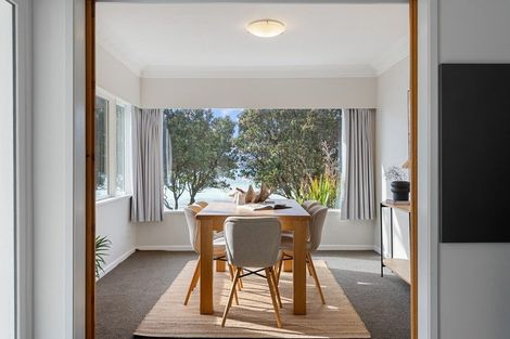 Photo of property in 318 Queens Drive, Lyall Bay, Wellington, 6022