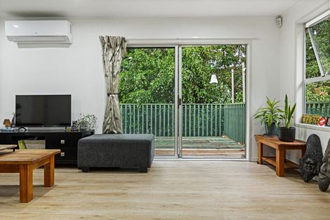 Photo of property in 11 Kilcar Place, Massey, Auckland, 0614