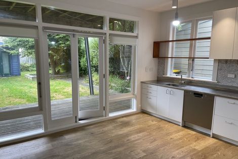 Photo of property in 29 Queen Street, Mount Victoria, Wellington, 6011