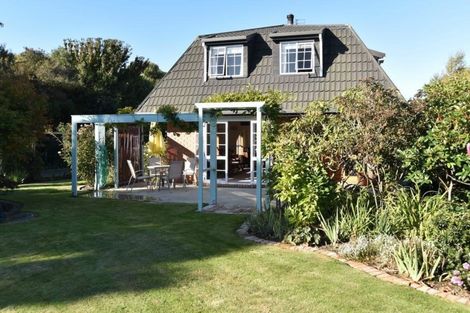 Photo of property in 32 Main North Road, Woodend, 7610