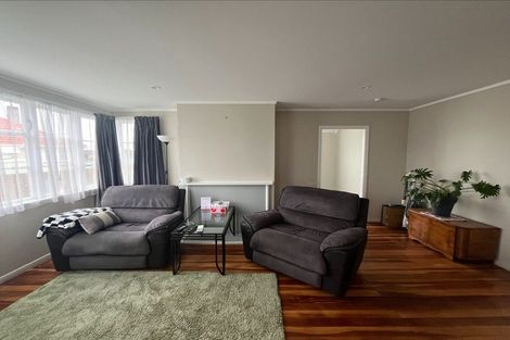 Photo of property in 11 Goldsmith Crescent, Levin, 5510