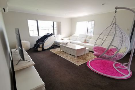 Photo of property in 20 Gordon Stanley Drive, Massey, Auckland, 0614