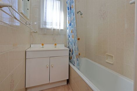 Photo of property in 5 Renata Crescent, Te Atatu Peninsula, Auckland, 0610