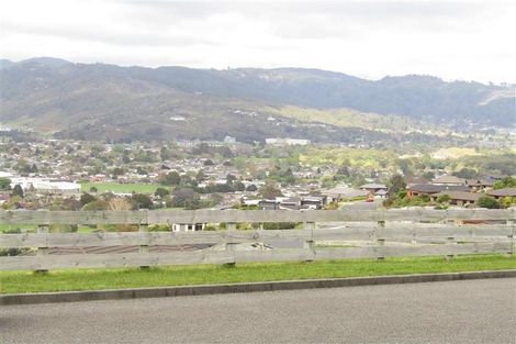Photo of property in 24 Percy Kinsman Crescent, Riverstone Terraces, Upper Hutt, 5018