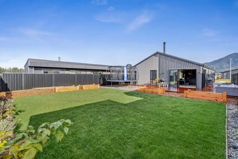 Photo of property in 19 Dunn Street, Lake Hawea, 9382