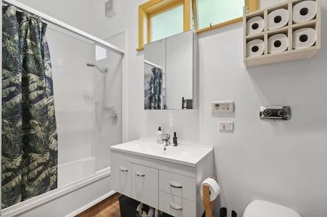 Photo of property in 6 Governor Road, Northland, Wellington, 6012