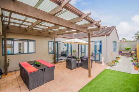 Photo of property in 14 Cellarmans Street, Te Atatu Peninsula, Auckland, 0610