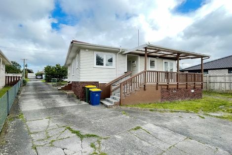 Photo of property in 2 Marlene Avenue, Te Atatu South, Auckland, 0610