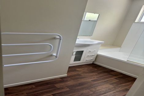 Photo of property in 89a Stewart Drive, Newlands, Wellington, 6037