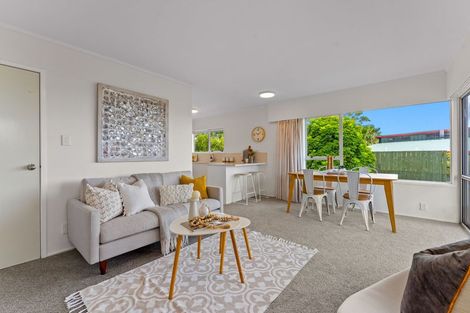Photo of property in 2/43 Telstar Place, Beach Haven, Auckland, 0626