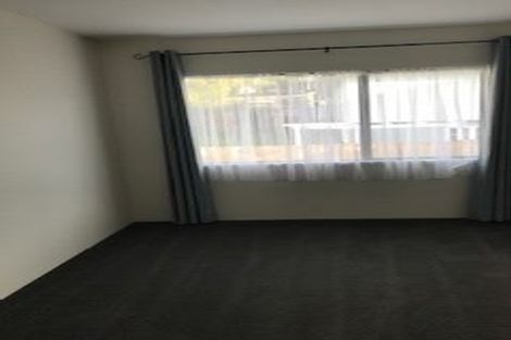 Photo of property in 33 Helleur Road, Massey, Auckland, 0614