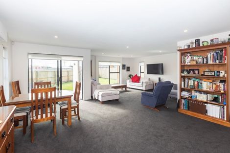 Photo of property in 7 Loch Tanna Way, Broomfield, Christchurch, 8042