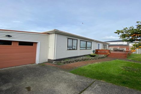 Photo of property in 33 Birdwood Avenue, Papatoetoe, Auckland, 2025