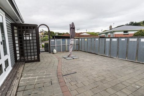 Photo of property in 30 Collins Avenue, Tawa, Wellington, 5028