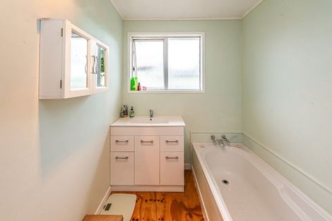 Photo of property in 40 Brassey Street, Waverley, 4510