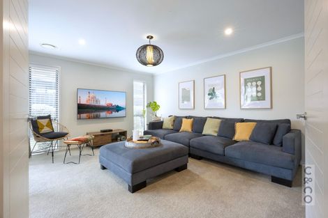 Photo of property in 10 Pohutukawa Parade, Riverhead, 0820