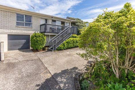 Photo of property in 2/12 Girrahween Drive, Totara Vale, Auckland, 0629