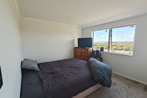 Photo of property in 8 Ritetai Street, Clarks Beach, 2122