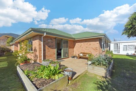 Photo of property in 21 Woodstock Place, Stoke, Nelson, 7011