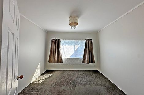 Photo of property in 16 Nerissa Place, Randwick Park, Auckland, 2105