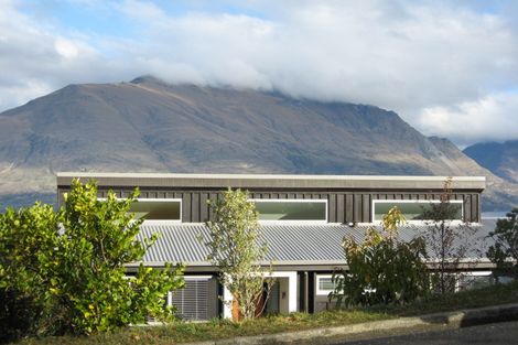 Photo of property in 7 Earnslaw Terrace, Queenstown, 9300