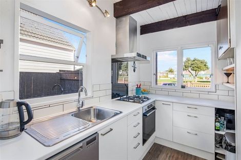 Photo of property in 20f5 Frankmoore Avenue, Johnsonville, Wellington, 6037