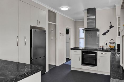 Photo of property in 75 Waihi Road, Hawera, 4610