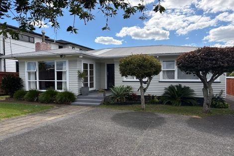 Photo of property in 15 Dakota Avenue, Beach Haven, Auckland, 0626