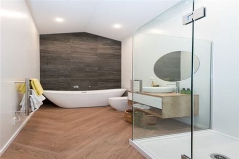 Photo of property in 2/11 Lewis Road, Pakuranga, Auckland, 2010