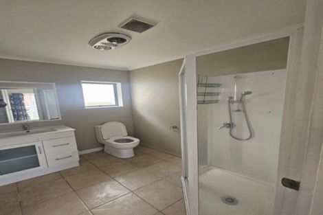 Photo of property in 86 Reeves Road, Pakuranga Heights, Auckland, 2010