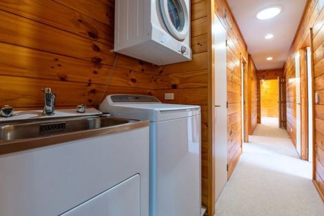 Photo of property in 38 Gemini Place, Kawaha Point, Rotorua, 3010