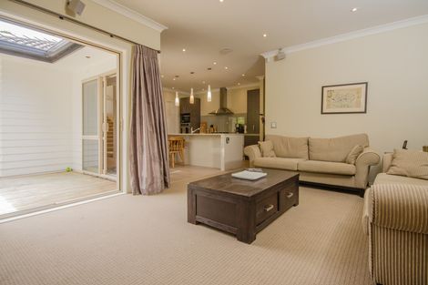 Photo of property in 28 Mccahon Place, Titirangi, Auckland, 0604