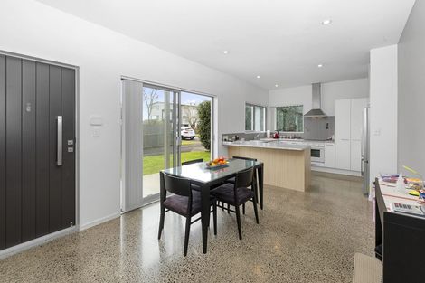 Photo of property in 2b Peachgrove Road, Te Atatu Peninsula, Auckland, 0610
