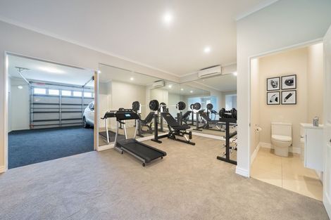 Photo of property in 29 Padnell Crescent, Paparangi, Wellington, 6037