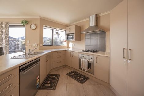 Photo of property in 4 Nevada Way, Kelvin Grove, Palmerston North, 4414