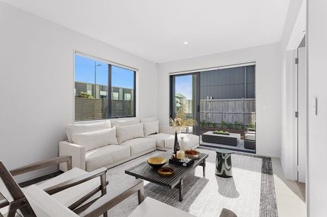 Photo of property in 36 Viridian Avenue, Rosehill, 2113