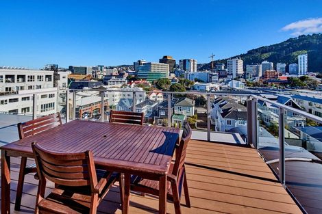 Photo of property in Endeavour Apartments, 125u3 Thorndon Quay, Pipitea, Wellington, 6011