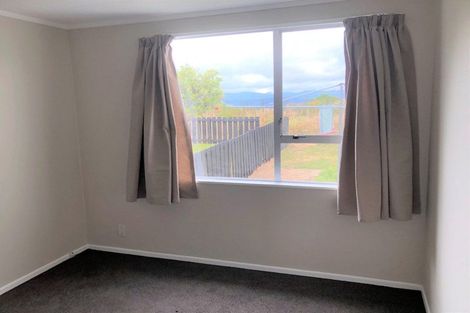 Photo of property in 2/47 Edgecombe Street, Newlands, Wellington, 6037