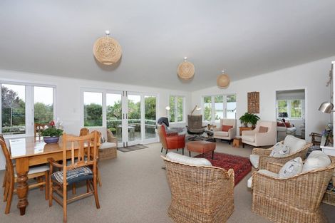 Photo of property in 12 Wanganui Road, Marton, 4710