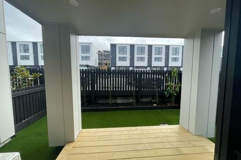 Photo of property in 2 Mikoikoi Crescent, Mangere Bridge, Auckland, 2022