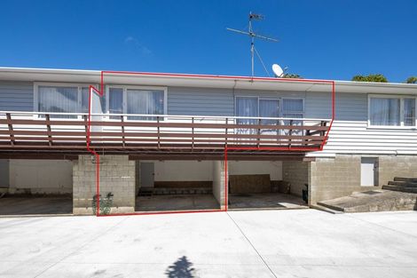 Photo of property in 12 Kahikatea Grove, Paparangi, Wellington, 6037