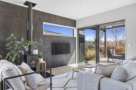 Photo of property in 15 Kereru Crescent, Wanaka, 9305