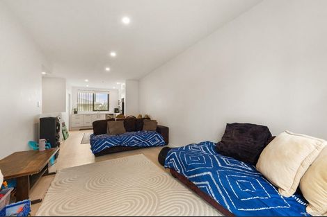 Photo of property in 5/2 Moor Avenue, Te Atatu Peninsula, Auckland, 0610