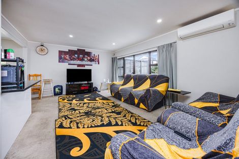 Photo of property in 67 Manuroa Road, Takanini, 2112