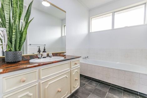 Photo of property in 16 Kimberley Grove, Westbrook, Palmerston North, 4412