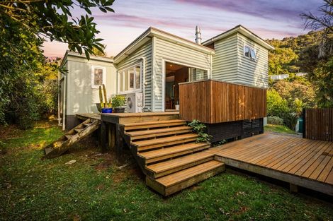 Photo of property in 132 Seaview Road, Piha, New Lynn, 0772