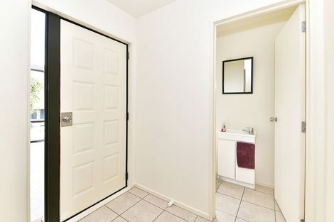 Photo of property in 13b Sunnydale Place, Oteha, Auckland, 0632