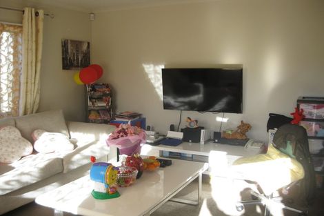 Photo of property in 50a Miles Crescent, Newlands, Wellington, 6037